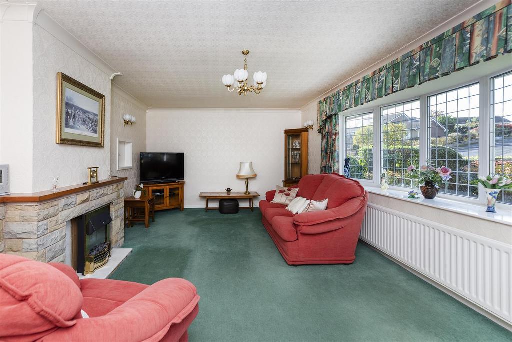 Bramleys Estate Agents - Gleneagles Way - Fixby (3