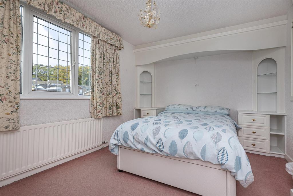Bramleys Estate Agents - Gleneagles Way - Fixby (2