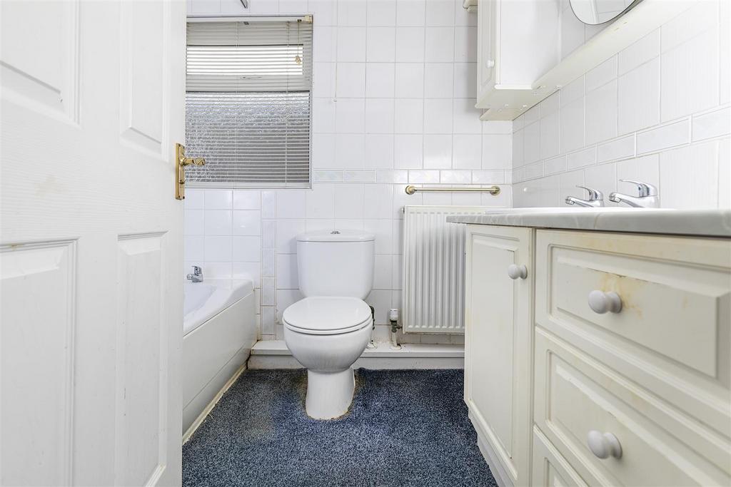 Bramleys Estate Agents - Gleneagles Way - Fixby (2