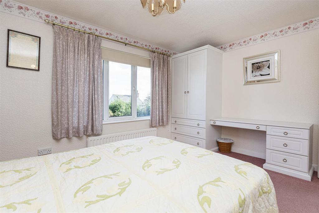 Bramleys Estate Agents - Gleneagles Way - Fixby (4