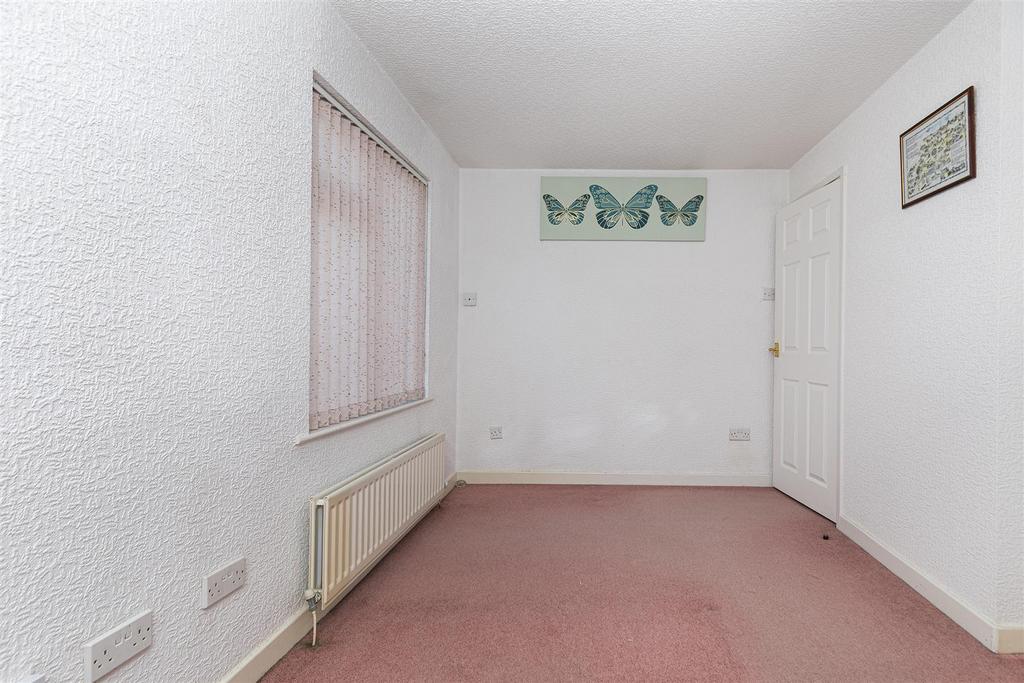 Bramleys Estate Agents - Gleneagles Way - Fixby (3