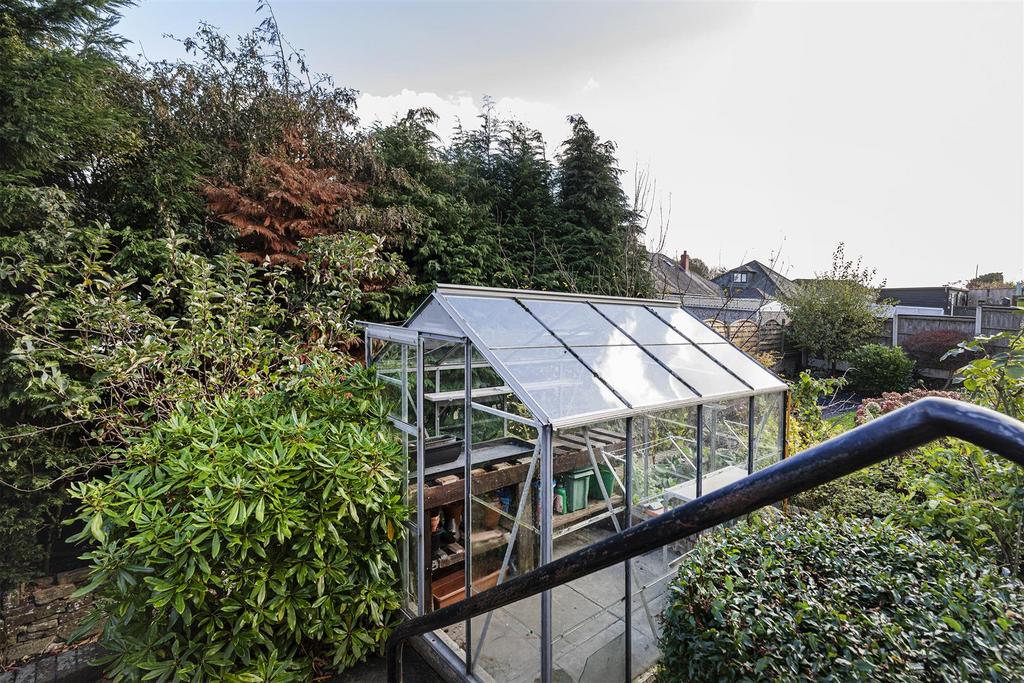 Bramleys Estate Agents - Gleneagles Way - Fixby (4