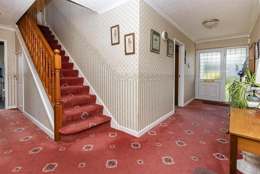 Bramleys Estate Agents - Gleneagles Way - Fixby (4