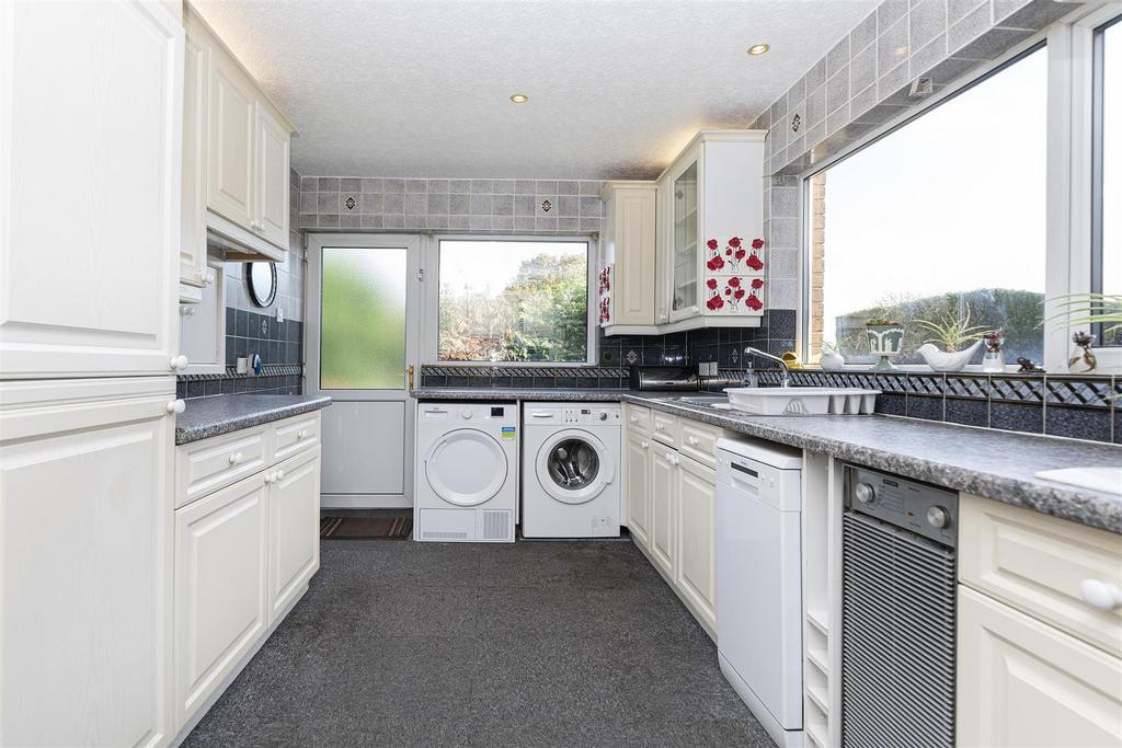 Bramleys Estate Agents - Gleneagles Way - Fixby (2