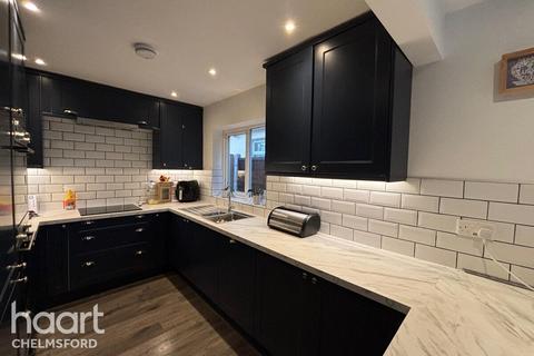 3 bedroom end of terrace house to rent, Sunrise Avenue, CHELMSFORD