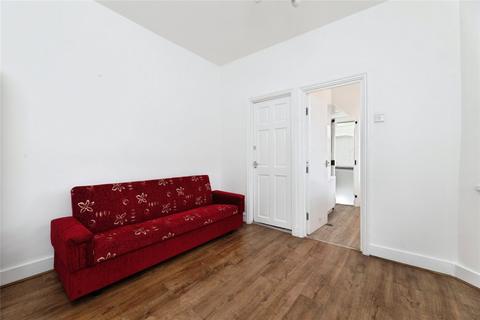 3 bedroom flat to rent, Caledon Road, E6