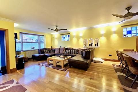 5 bedroom bungalow for sale, Upper Sutton Lane,  Hounslow, TW5