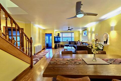 5 bedroom bungalow for sale, Upper Sutton Lane,  Hounslow, TW5