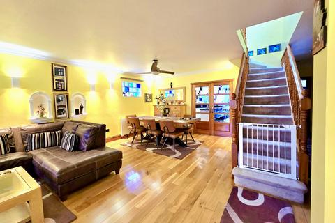 5 bedroom bungalow for sale, Upper Sutton Lane,  Hounslow, TW5