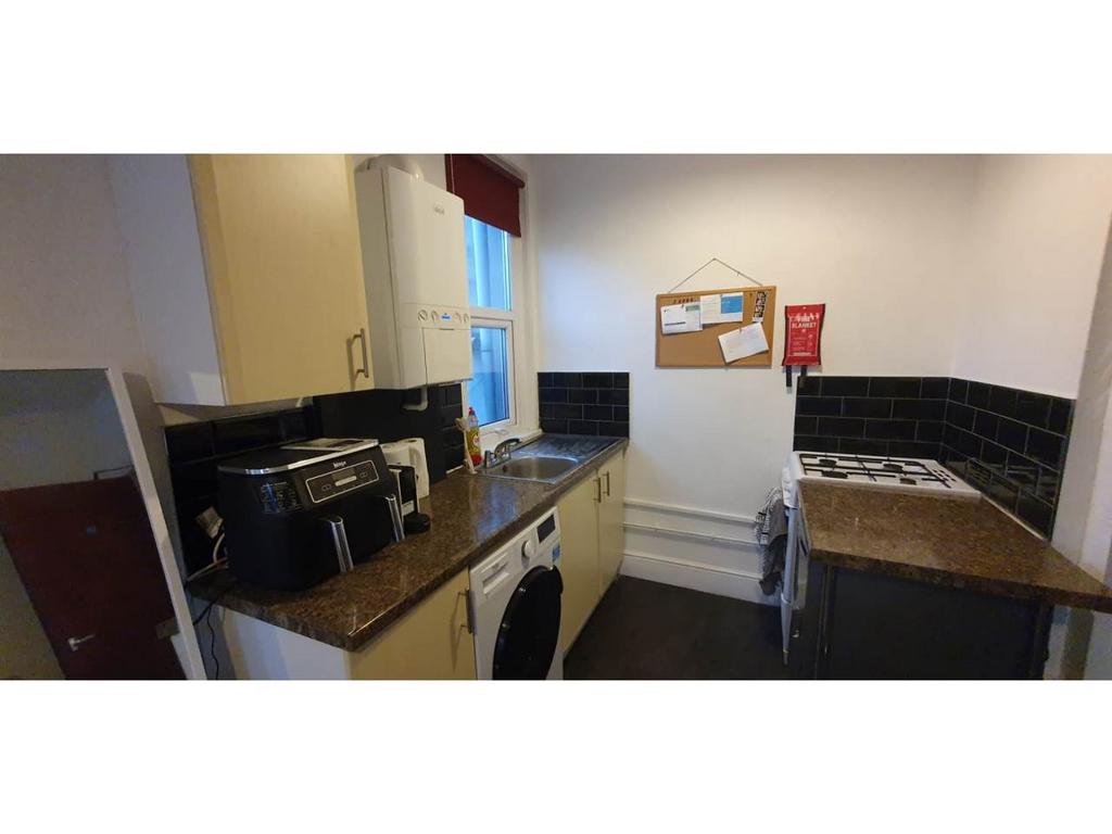 Kitchen angle 2