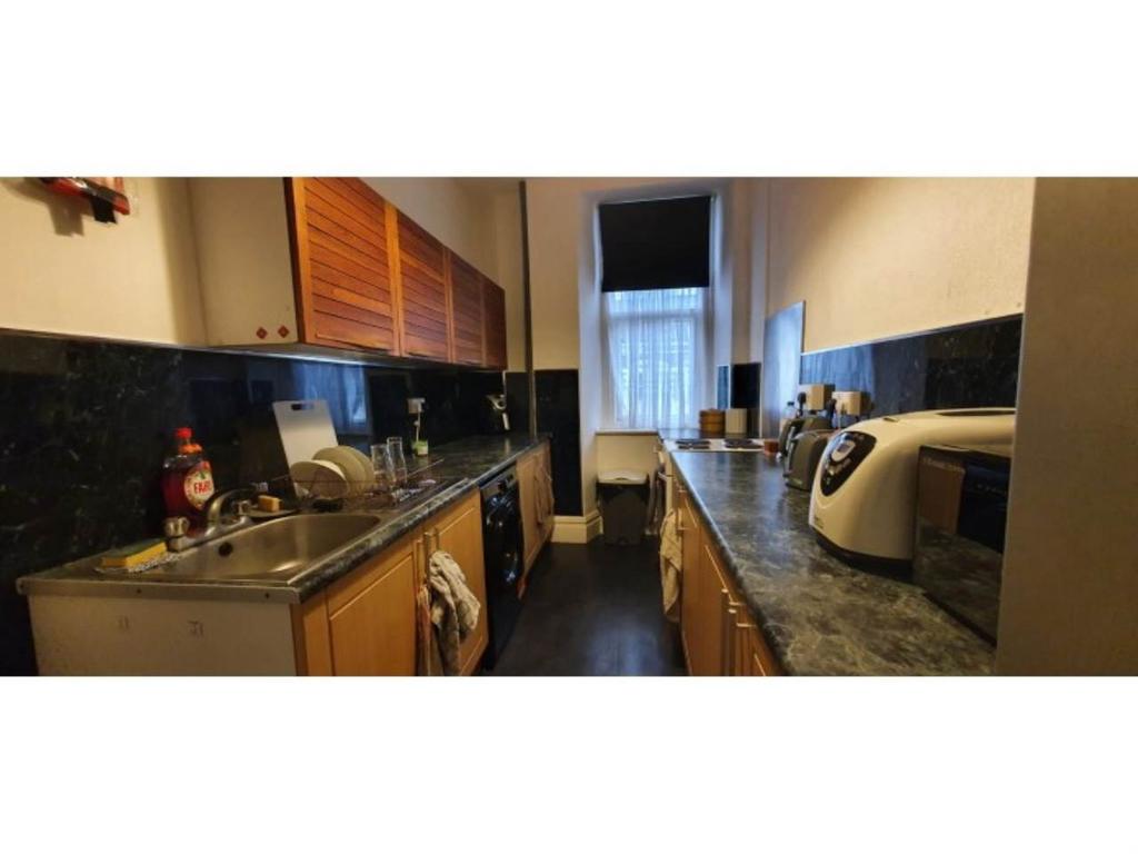 Kitchen angle 2