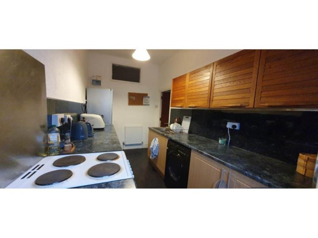 Kitchen angle 3