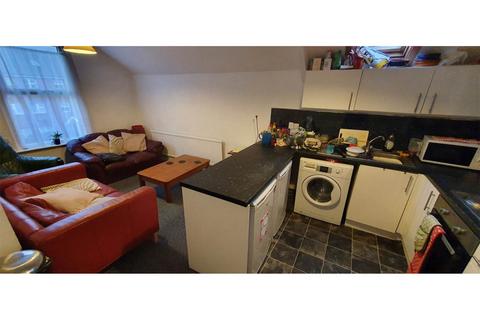 3 bedroom flat to rent, Glynrhondda Street, Cathays, Cardiff