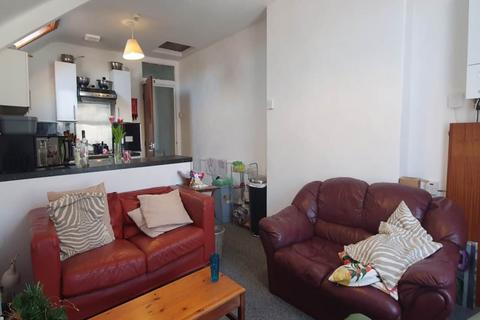 3 bedroom flat to rent, Glynrhondda Street, Cathays, Cardiff