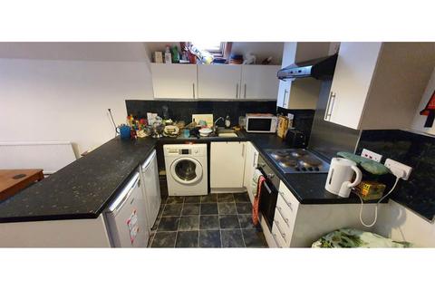 3 bedroom flat to rent, Glynrhondda Street, Cathays, Cardiff