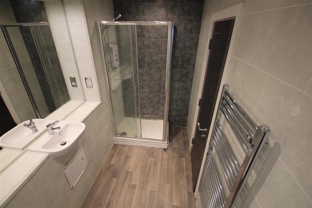 En-suite 2.jpg