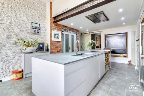 4 bedroom detached bungalow for sale, Mill Road, Walsall WS4