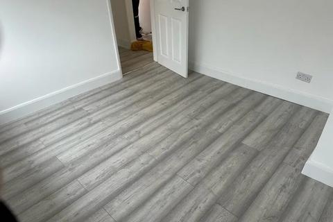 4 bedroom semi-detached house to rent, Micklefield Road, High Wycombe HP13