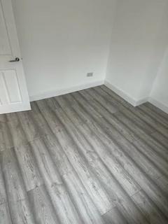 4 bedroom semi-detached house to rent, Micklefield Road, High Wycombe HP13