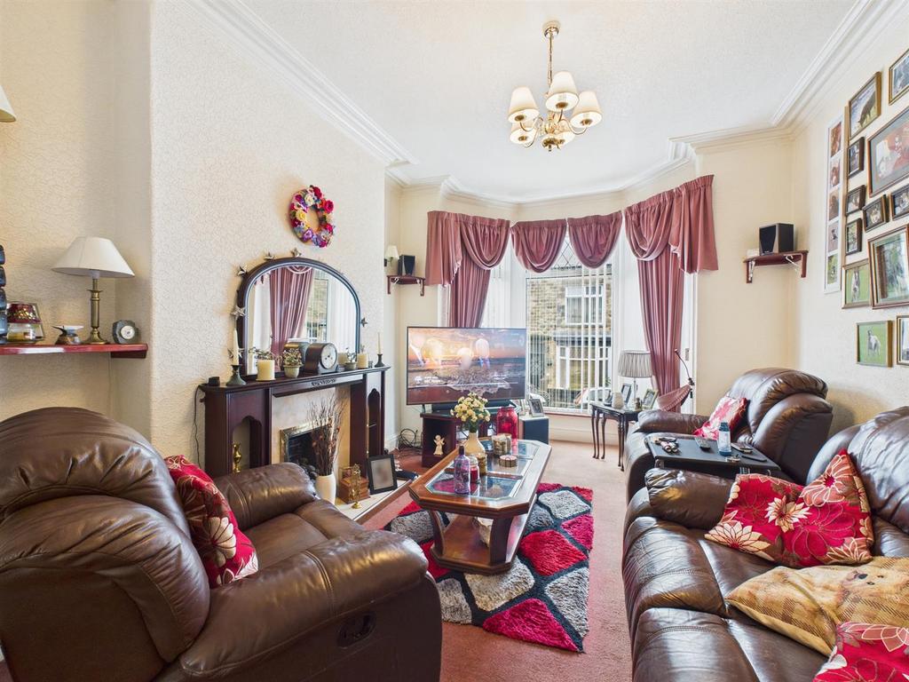 Lounge/Dining Room