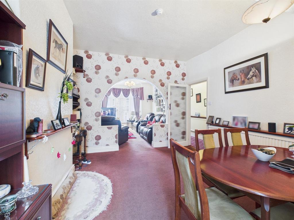 Lounge/Dining Room