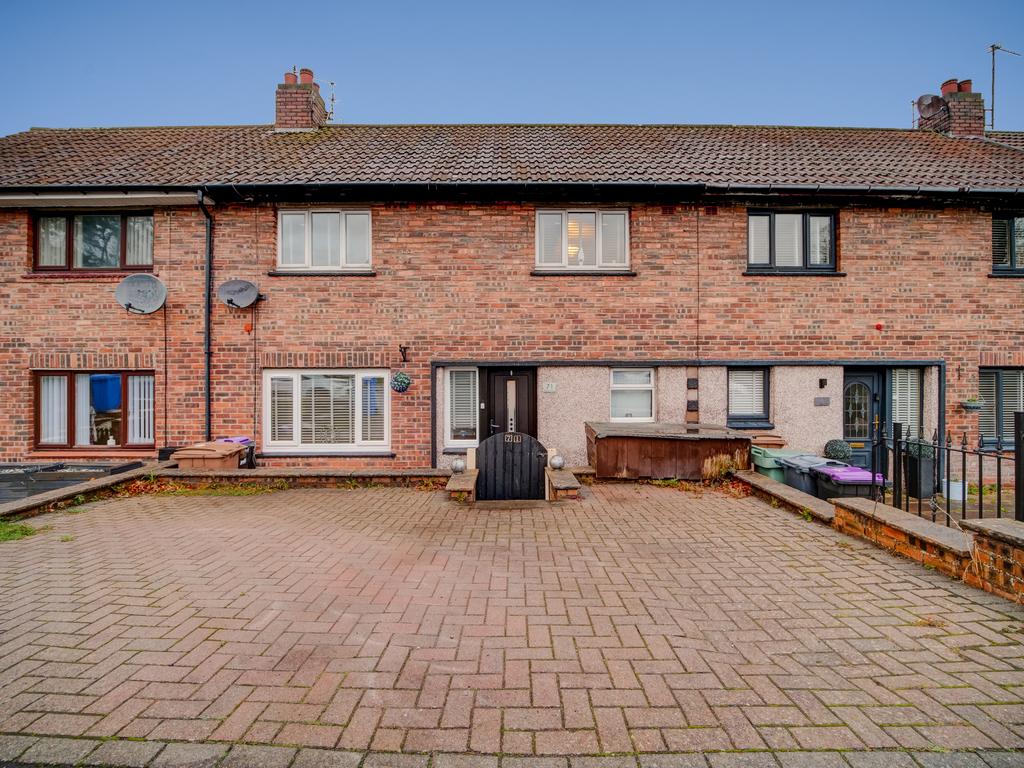 3 Bedroom Mid-terraced Villa