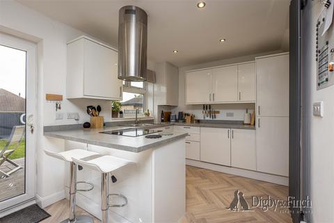 3 bedroom semi-detached house for sale, Welbeck Road, Radcliffe-On-Trent, Nottingham