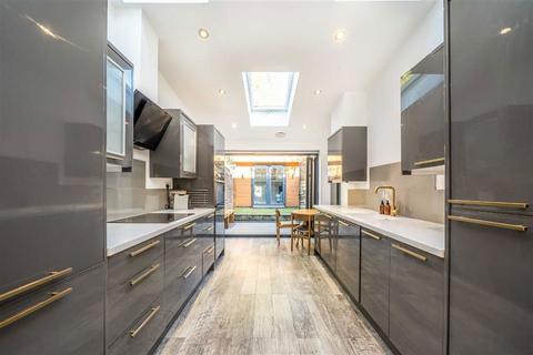 2 bedroom flat for sale, Royal Road, Teddington TW11