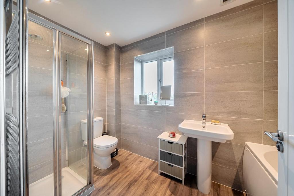 House bathroom 2.jpg