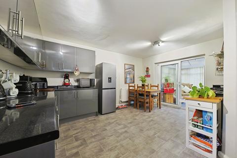 2 bedroom semi-detached house for sale, Maltkiln Road, Barton-Upon-Humber, Lincolnshire, DN18 5JW