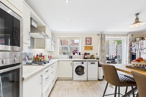 3 bedroom semi-detached house for sale, Pearleaf Drive, Barton-Upon-Humber, DN18 5GS