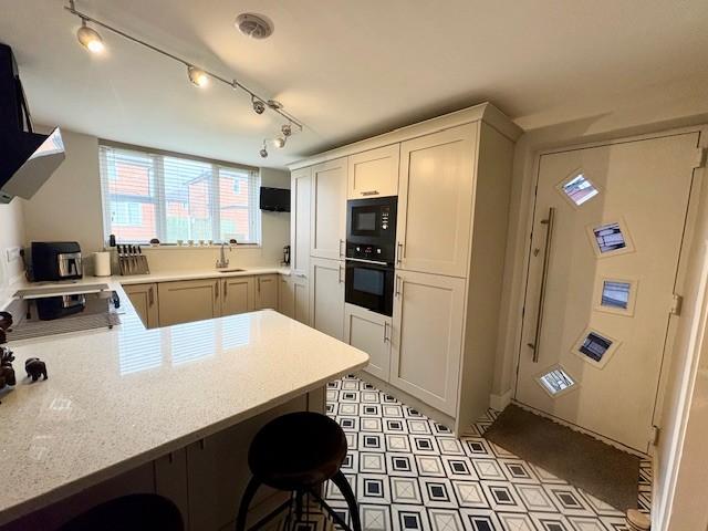 Kitchen (2).jpg