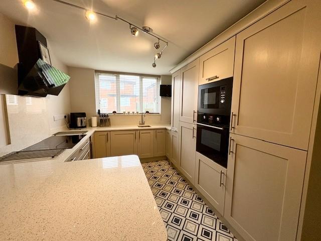 Kitchen (3).jpg