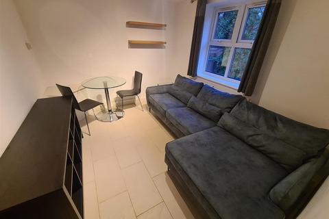 2 bedroom flat to rent, Withington Road, Manchester
