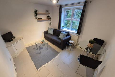 2 bedroom flat to rent, Withington Road, Manchester
