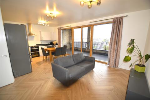 2 bedroom apartment for sale, Baynes Crescent, Dagenham