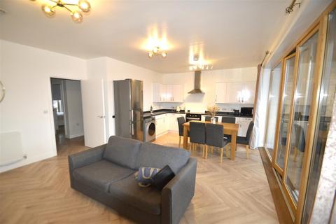 2 bedroom apartment for sale, Baynes Crescent, Dagenham