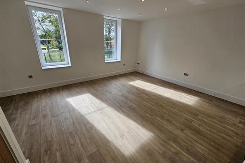 1 bedroom flat to rent, Lynchford Road, Farnborough