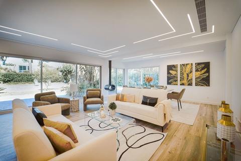 4 bedroom villa, R. dos Gladiolos