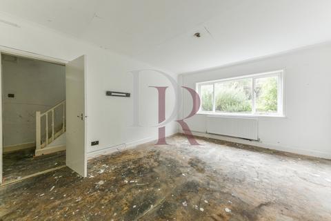 3 bedroom flat for sale, Caledonian Road, London, N7