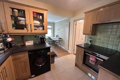 2 bedroom terraced house to rent, Grafton Road, Dagenham