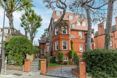 Studio to rent, Langland Gardens, Hampstead, London, NW3