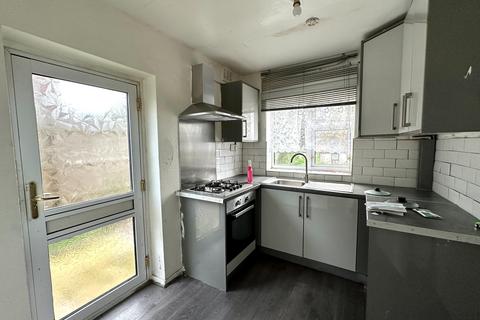 3 bedroom semi-detached house to rent, Darlaston Road, Wednesbury WS10