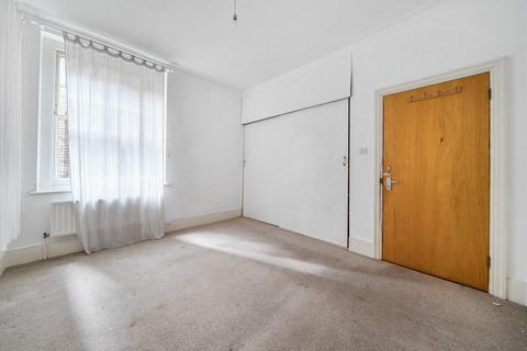 2 bedroom flat for sale, Hammersmith Bridge Road, London, W6