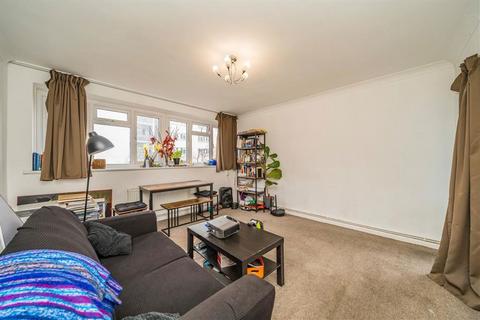 2 bedroom flat to rent, Shoot Up Hill, London NW2
