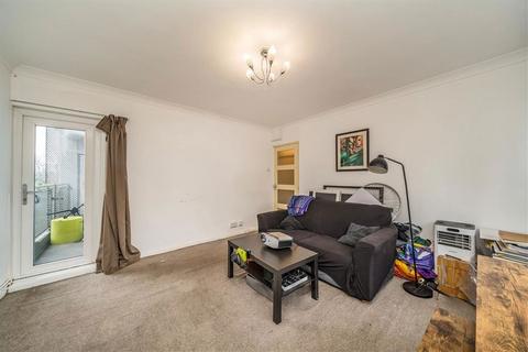 2 bedroom flat to rent, Shoot Up Hill, London NW2