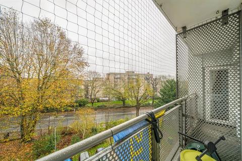 2 bedroom flat to rent, Shoot Up Hill, London NW2