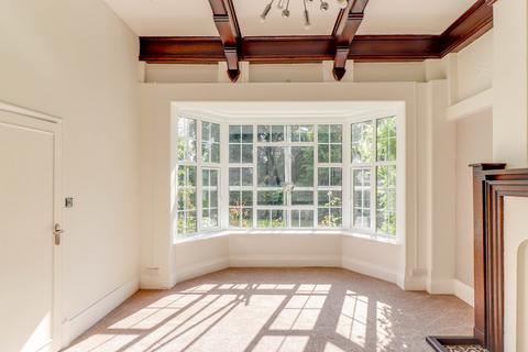 1 bedroom apartment to rent, Hindhead character property with high ceilings