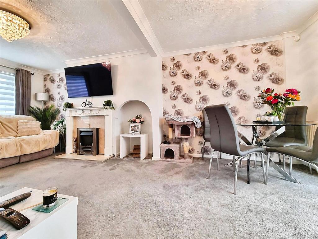 Lounge/Dining Room