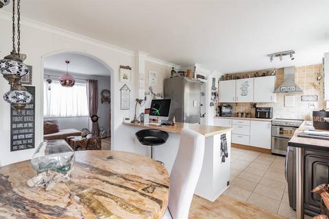 3 bedroom terraced house for sale, Lucerne Drive, Seasalter, Whitstable